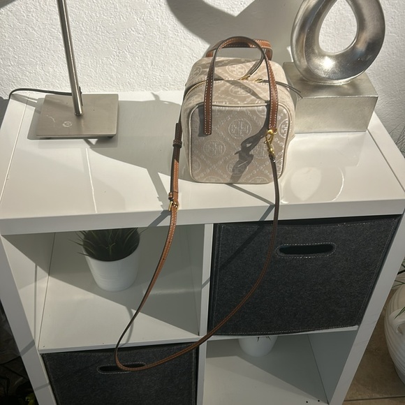 Crossbody - Picture 2 of 4